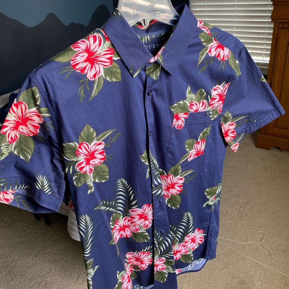 Guess brand button down short sleeve shirt